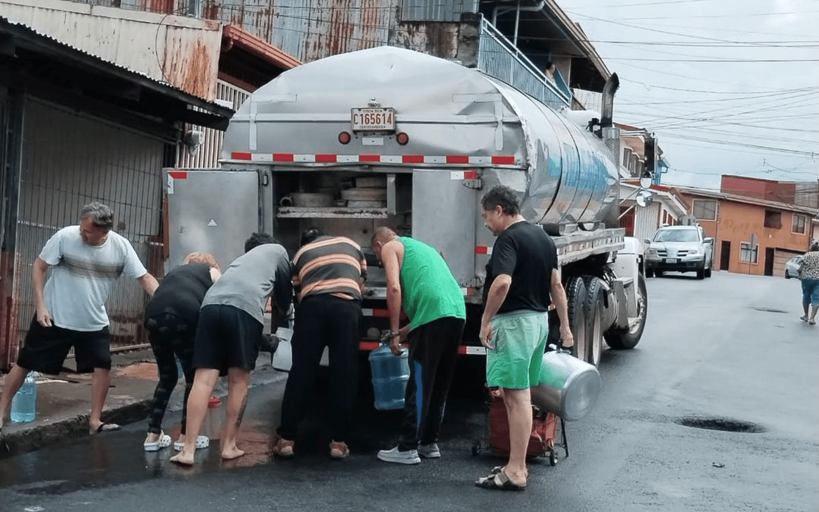 Crecida de ríos por fuertes lluvias afectan el abastecimiento de agua