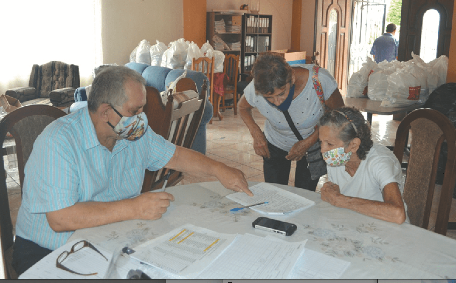 Iglesia ayuda a los necesitados