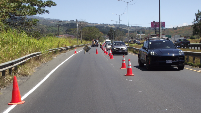 MOPT realiza trabajos de señalización vial en la ruta Florencio del Castillo