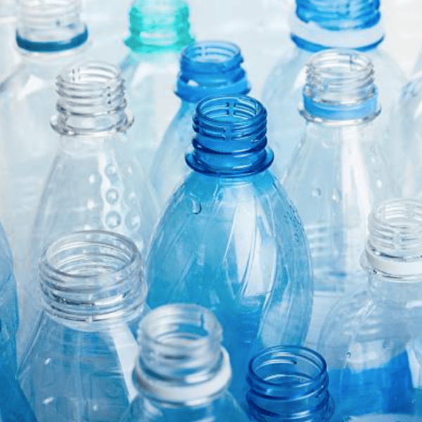 Salud informa sobre nuevas obligaciones para importadores de botellas plásticas