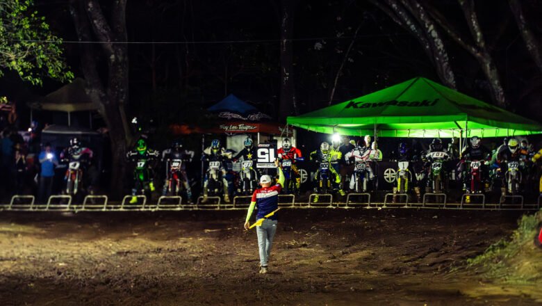 Noche de emoción y adrenalina con la novena edición de la Clásica de Motocross Carmona