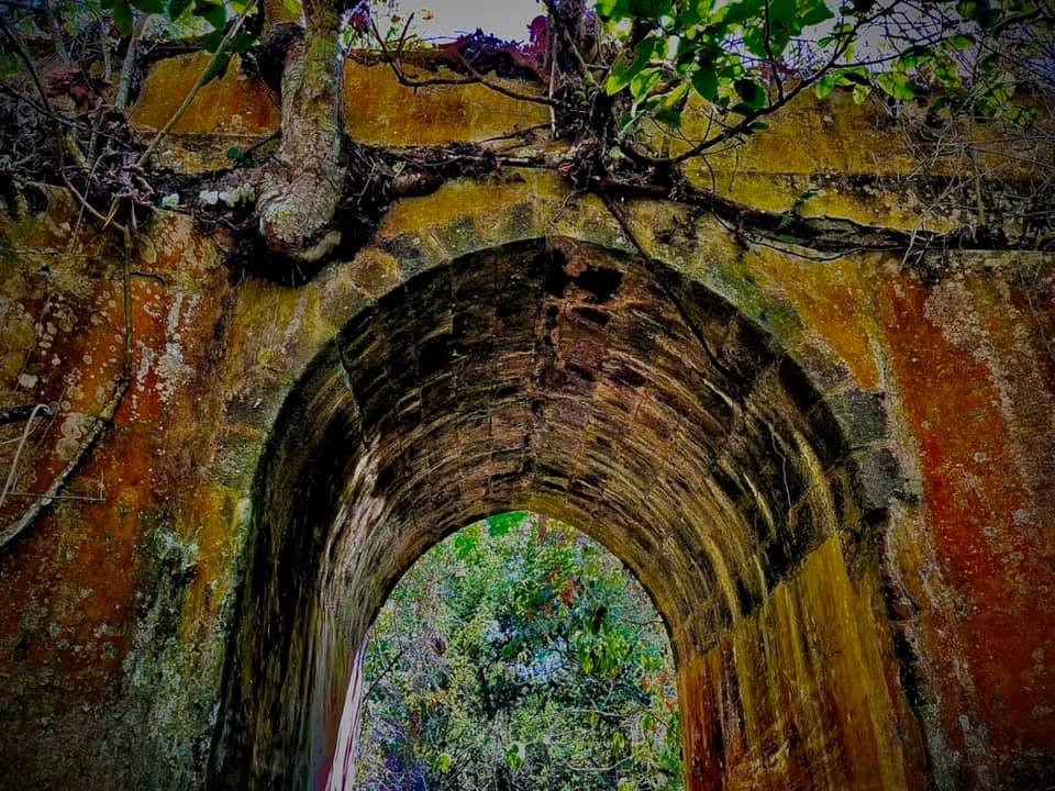 MCJ prioriza la seguridad de las personas y resguarda la memoria histórica del puente sobre el río Tures