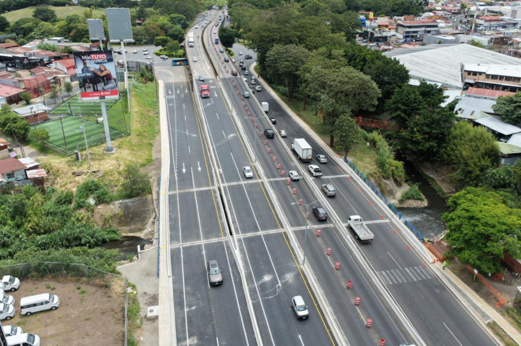 ¡ADIÓS A UN CUELLO DE BOTELLA! HABILITAN LOS 8 CARRILES DEL NUEVO PUENTE SOBRE EL RÍO MARÍA AGUILAR
